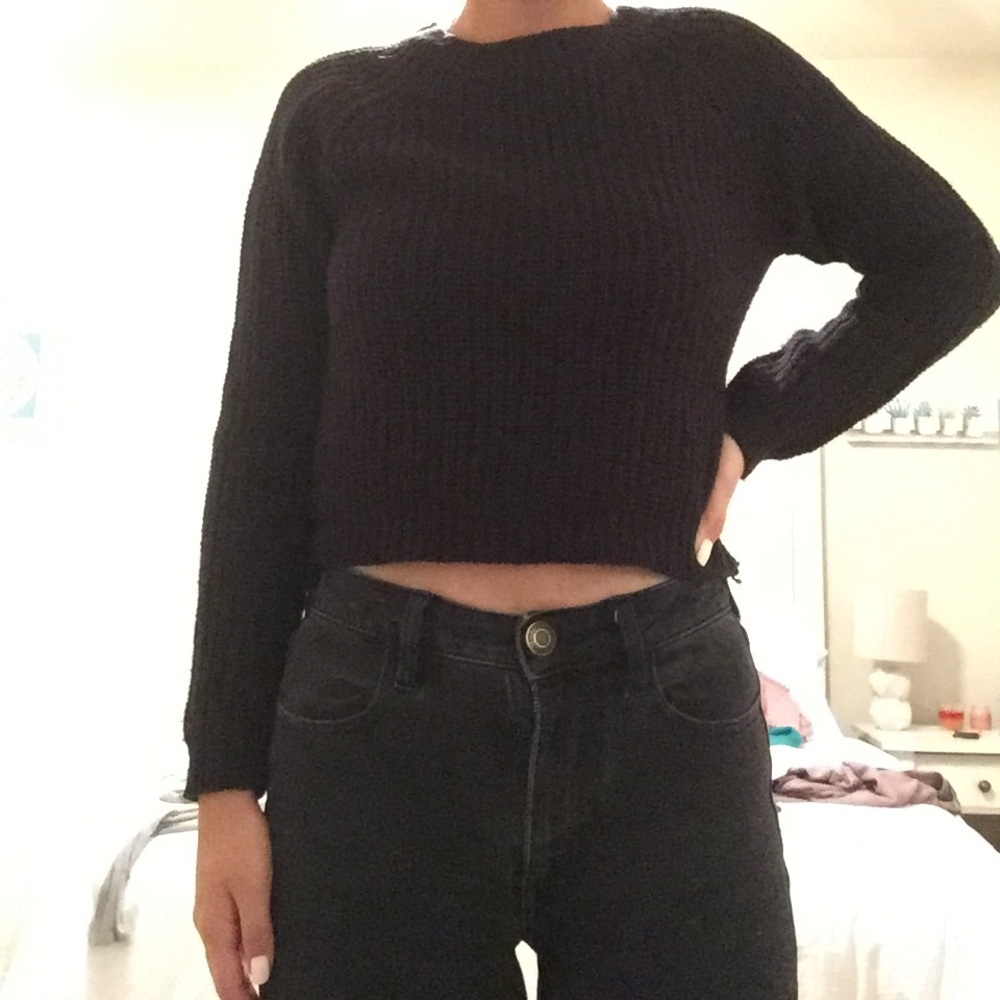 comfortable cropped black sweater